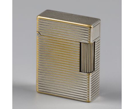 No reserve - S.T. Dupont lighter silver-plated. Beautiful silver-plated model with traces of gilding. France, Paris, S.T. Dup