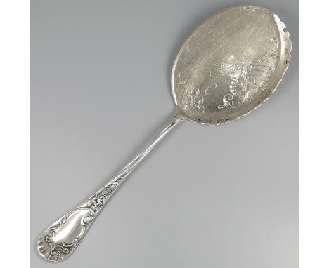 No reserve - Pastry server silver. Beautiful pie / pastry server with engraved and cast rocaille decorations and partly gold 