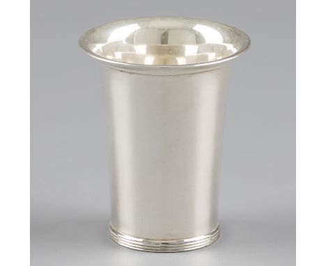 No reserve - Teaspoon vase silver. Sleek tulip-shaped model with fillet edges. The Netherlands, Voorschoten, silver factory V