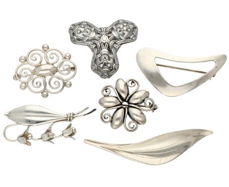 No reserve - Lot of six assorted Scandinavian Sterling silver brooches.  From which N.E. From and David Andersen. In fair con