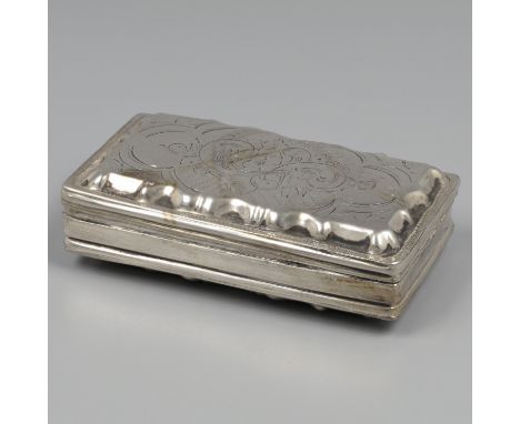 No reserve - Snuff box silver. Rectangular model with engraved rocailles and driven shapes. The Netherlands, 1859, hallmarks: