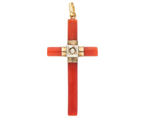 No reserve - 18K Yellow gold cross pendant set with red coral and a pearl. Red coral (1x approx. 18 x 3.5 mm / 1x approx. 7 x