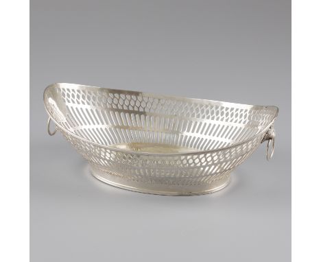 No reserve - Bread basket, silver. Beautiful model with openwork sides and reinforced reeded top rim and foot. With two handl