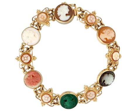 No reserve - 18K Yellow gold vintage bracelet set with various cameos from the Italian jewelry brand APA. Since 1848, APA has