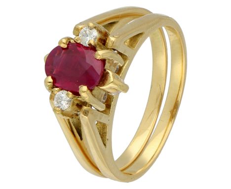 No reserve - 14K Yellow gold ring with rotating centerpiece which can be worn in two ways, set with diamond and synthetic rub