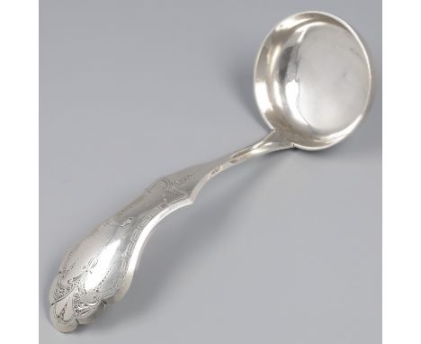 No reserve - Sauce ladle silver. Beautiful sauce ladle with Biedermeier engraved decorations. The Netherlands, 1883, hallmark