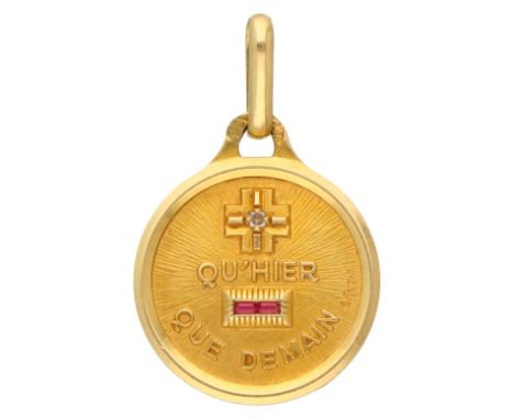 No reserve - 18K Yellow gold Alphonse Augis 'plus qu'hier moins que demain' pendant. Set with synthetic ruby ​​and 1 single c