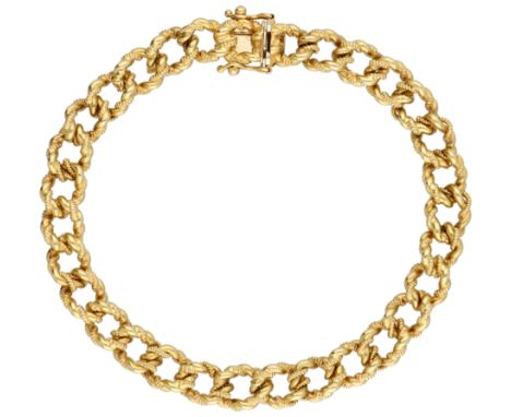 No reserve - 18K Yellow gold vintage gourmet link bracelet. The links have twisted details. With double safety clips. In very