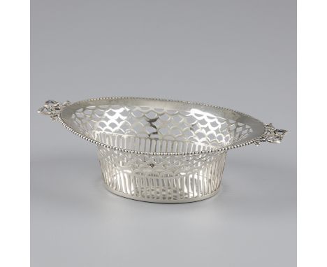 No reserve - Sweetmeat basket silver. Oval model with ajour openwork side, pearl edge and soldered bow handles. The Netherlan