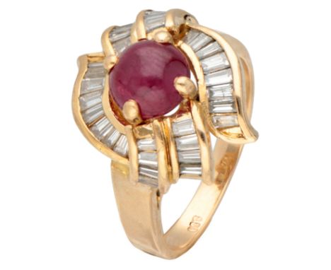 No reserve - 20K Yellow gold entourage ring set with cabochon cut ruby and diamonds. Set with cabochon cut ruby of approx. 2.