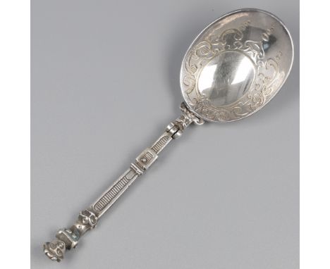 No reserve - Travel cutlery silver. After a 17th century example, consisting of a fork with a removable oval spoon tray. The 