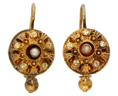 No reserve - 14K Yellow gold Dutch regional costume dormeuses set with seed pearl. Earrings with a round pampel and set with 
