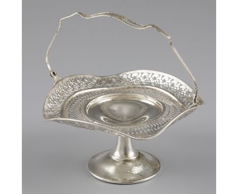 No reserve - Tazza silver. Beautiful model on a (filled) foot and equipped with a partially openwork plateau. Fitted with a b