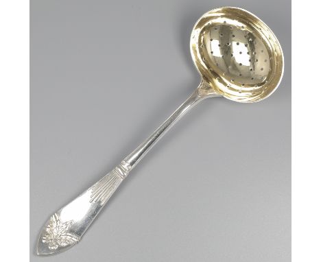 No reserve - Berry spoon silver. Beautiful ladle with Empire decorations, partly gilded and perforated ladle. Sweden, Götebor