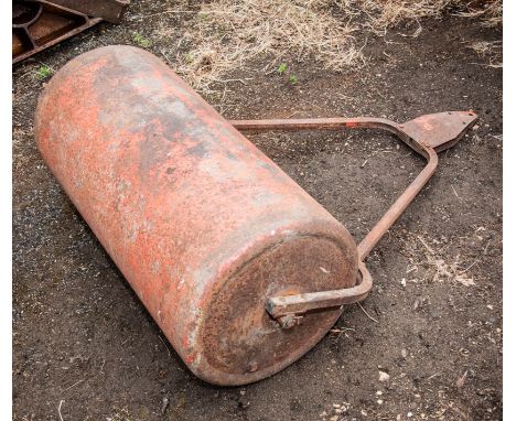 Metal roller, width of the barrel 92cm.