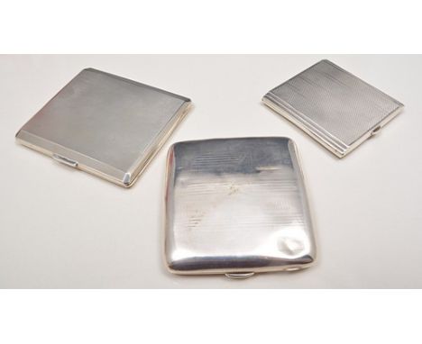 Silver cigarette case, London 1953, engine turned, 10cm, another silver cigarette case and a white metal compact (3).