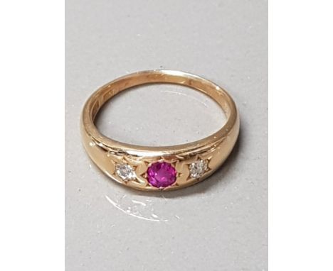 18CT YELLOW GOLD RUBY AND DIAMOND THREE STONE RING SIZE Q AND A HALF GROSS WEIGHT 6G