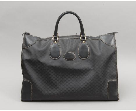 Gucci, sac de voyage toile au monogramme et cuir noir avec sa clé.  Référence:La vente de cet objet est au profit de la Fonda