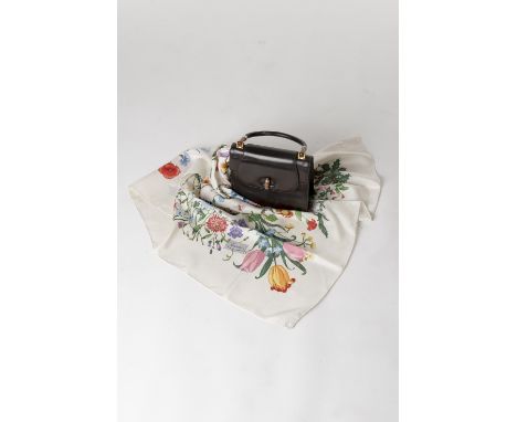 Gucci sac à main vintage en cuir brun vers 1960, anse rigide en cuir décorée de bakélite et métal doré, double rabat.19x21x8.