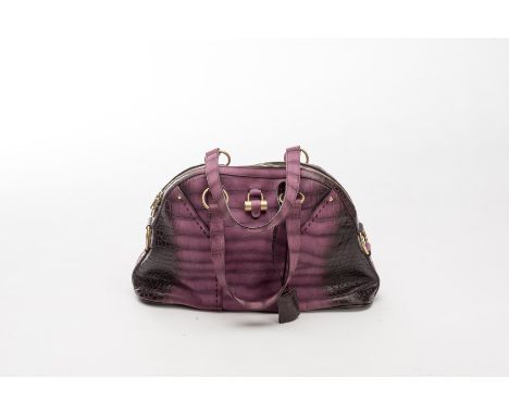 Yves Saint Laurent, sac muse violine en cuir de veau, fleur corrigée pigmentée, doublure en textile et bijouterie en laiton.H