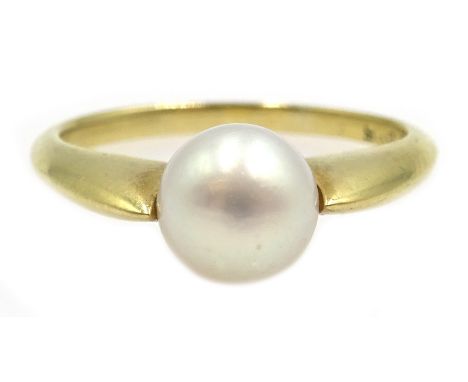 14ct gold single stone pearl ring, stamped 585 Condition Report Approx 3.2gm, size K-LClick here for further images, conditio