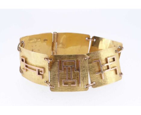 YELLOW GOLD PANEL BRACELET, the six panels decorated with geometric animal designs, origin believed to be Guyana (South Ameri