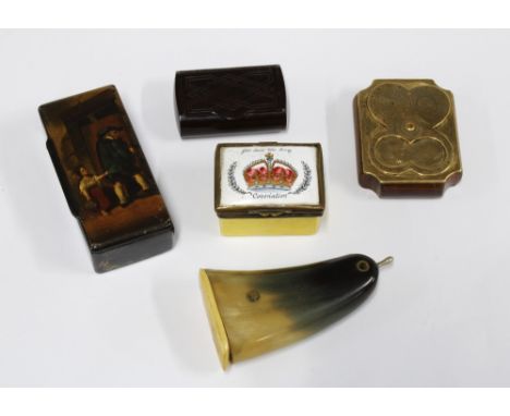 A collection of snuff boxes to include a papier mache box with painted lid, two horn examples, a brass mounted box and a 'God