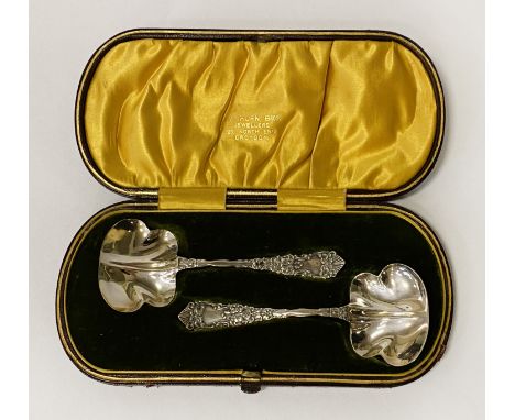 PAIR OF SILVER CADDY SPOONS - CASED