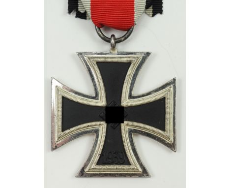 Eisernes Kreuz, 1939, 2. Klasse - 100.Geschwärzter Eisenkern, silberne Zarge, frostig versilbert, im Ring 100 (Rudolf Wächtle