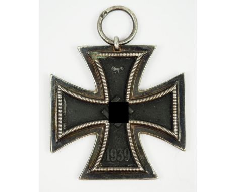 Eisernes Kreuz, 1939, 2. Klasse - 24.Geschwärzter Eisenkern, Silber Zarge, im Ring 24 gepunzt (Arbeitsgemeinschaft der Hanaue