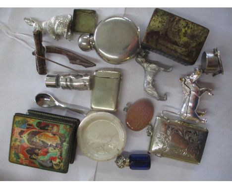 A mixed lot to include a Russian lacquered box, mother of pearl inlaid pill box, vesta case, scent bottle and other items 