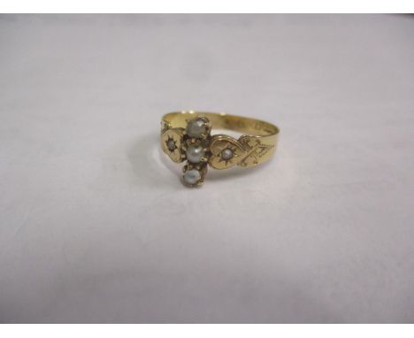 A Victorian 18ct gold and seed pearl ring, total weight 1.4g 