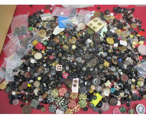 A quantity of mainly black mixed vintage buttons together with two Artid buttons, metal examples and coloured glass buttonsLo