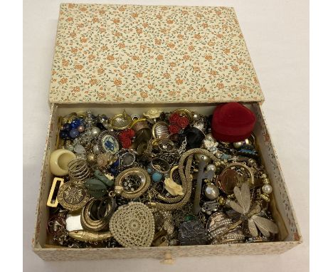 A box of vintage and modern costume jewellery, mostly rings and earrings.  