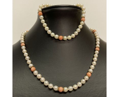 A matching pearl and coral bead necklace and bracelet both with 9ct gold clip clasps.  Both clasps marked '9ct'.  Necklace le