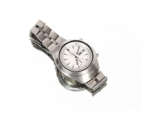 A Seiko automatic chronograph wrist watch with bracelet strap