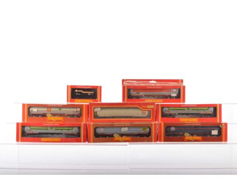 Hornby 00 Gauge boxed bogie Oil Tank Wagons and one 4-wheel Tank wagon (8), R216 BP, R669 Shell-BP, R669 (T/H) Shell, R028 ES