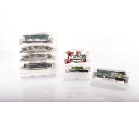 Bachmann On30 Thomas Kinkade 'Hawthorne Village' Christmas Train Set (14 boxes), comprising, 160/711 green and silver Thomas 