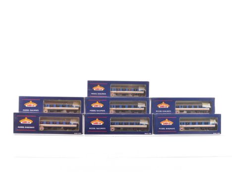 Bachmann boxed 00 Gauge Network SouthEast blue, white, red and grey Coaches (7), 39-342, 352, 362, 372, 382 402 and 412, all 