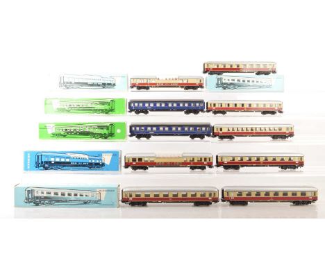 Vintage Marklin HO Gauge 3-rail German (DB) Coaching Stock (10),  comprising green-boxed tinplate sleeping cars in ISG blue, 