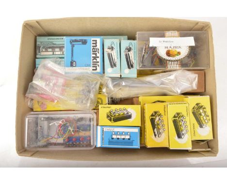 Marklin HO Gauge Signals and Lighting Units (qty), most in original boxes, including 5 ref 7039/7040 semaphore signals, 2 703