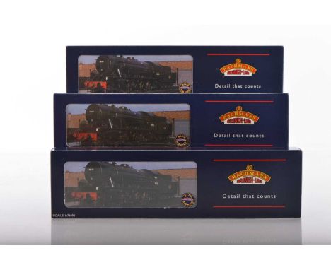Three Bachmann boxed 00 Gauge WD Austerity 2-8-0 Locomotives and Tenders (3), 32-251 BR black 90275, 32-255A WW2 Desert Sand 
