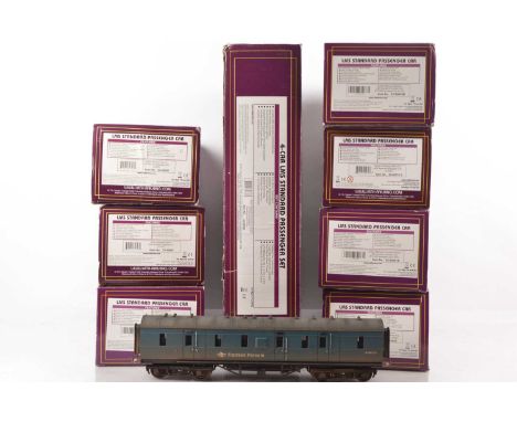 MTH (Mike's Train House - USA) BR Crimson & Cream 4-car set / BR blue and LMS maroon Passenger coaches (9), Ref: 22-60030 4-c