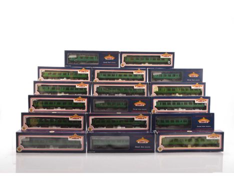 Bachmann boxed 00 Gauge BR SR green Bullied 63' Corridor Coaches (17), 34-500, 34-501, 34-550, A and B, 34-551 (2) and A (2),