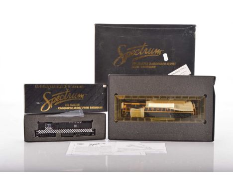 Bachmann Spectrum American HO Gauge Diesel and Electric Locomotives (2), 81202 Santa Fe black with silver and black hazard st