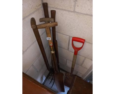 A good lot of garden tools, COLLECT ONLY.