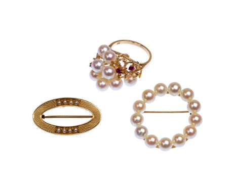 14k Yellow Gold and Pearl Jewelry Assortment  (3) items including a ring having (10) 5.5mm pearls adorned by (3) round cut ge