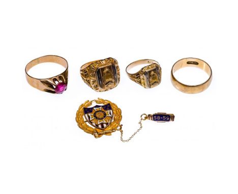 10k Yellow Gold Jewelry Assortment  (5) items including a 1939 Joliet school ring, a 1942 Joliet school ring, a ring having a