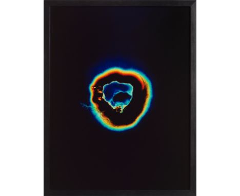 Jeremy Shaw (North Vancouver/Kanada 1977 – lebt in Berlin). „Unseen Potential (San Pedro, a.2)“. 2021Kirlianfotografie. 67,7&
