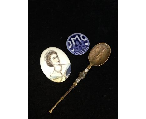 A small ceramic oval bone china disc commemorating Queen Elizabeth II Royal Tour 1953-1954 together with a Copenhagen blue an